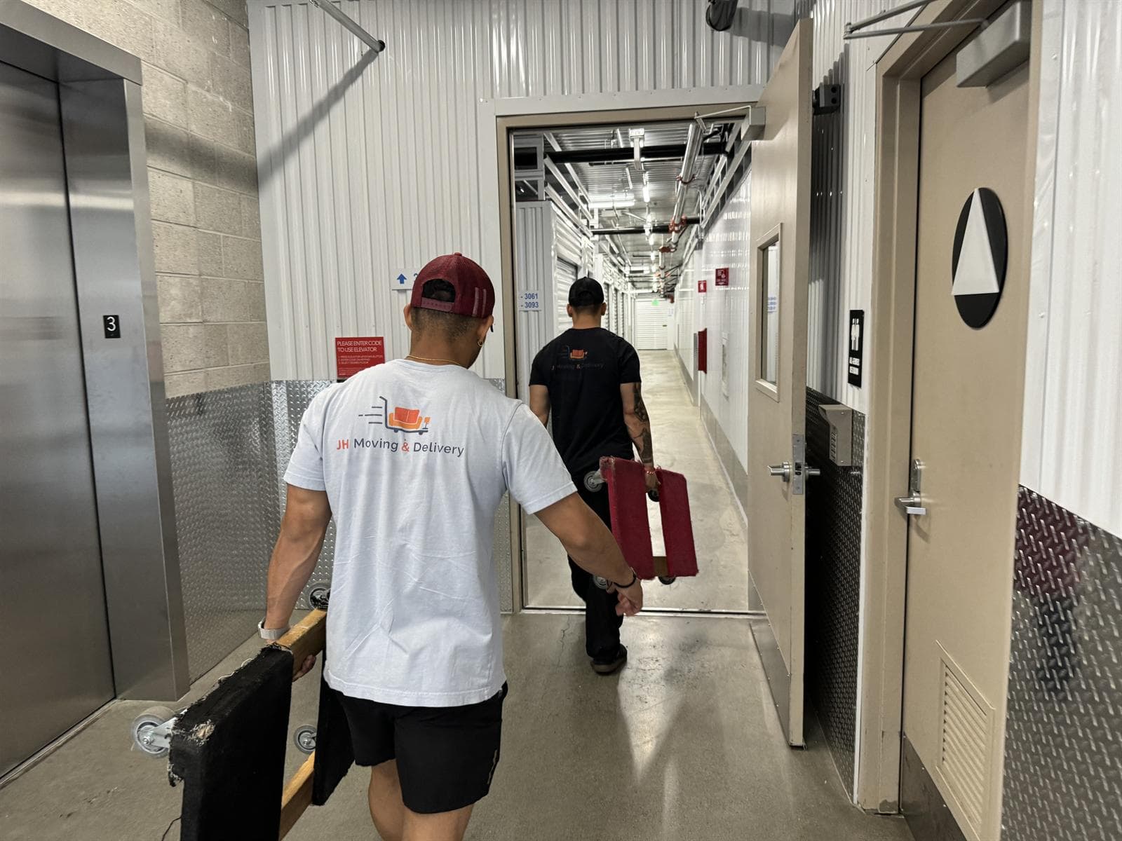 moving and storage — JH Moving team wrapping and loading